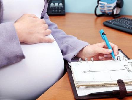 Имеет ли право работодатель уволить беременную: законные основания и права сторон